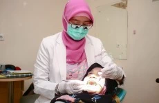 Mengatasi Bau Mulut Ala Dokter Gigi
